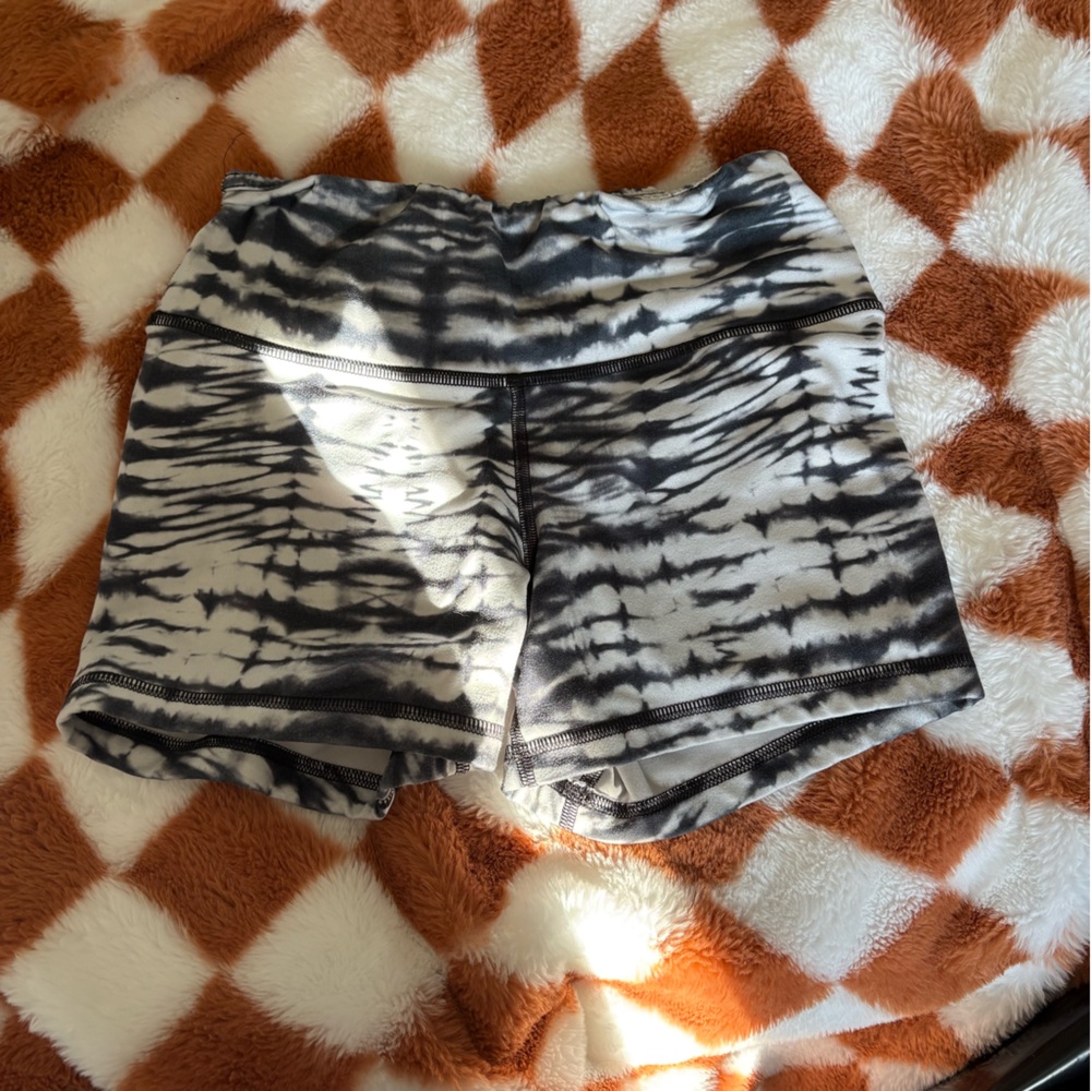 Fleo booty shorts